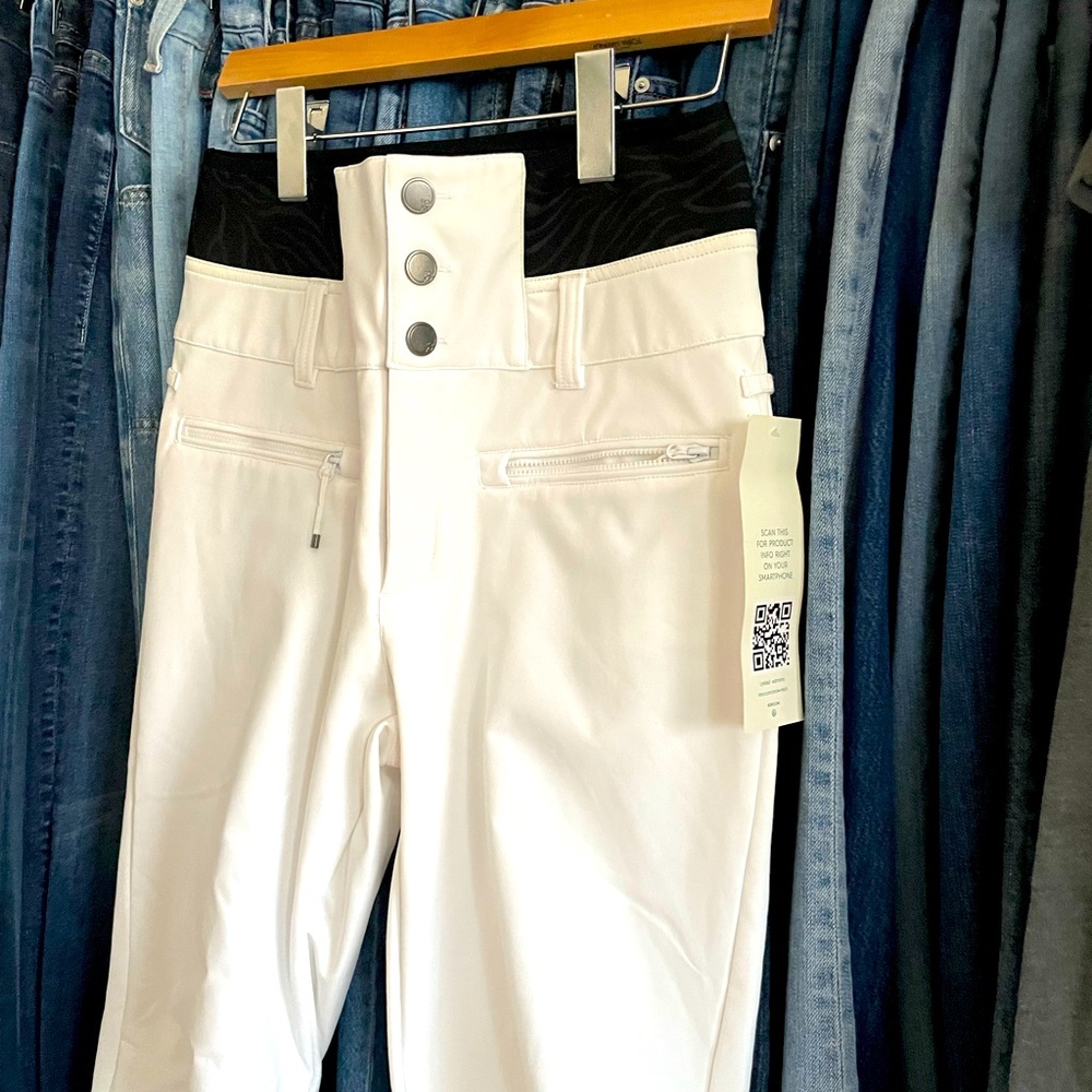 New with tags. Roxy high waisted snow pant.